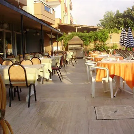 Hotel Monart Luna Playa 2*